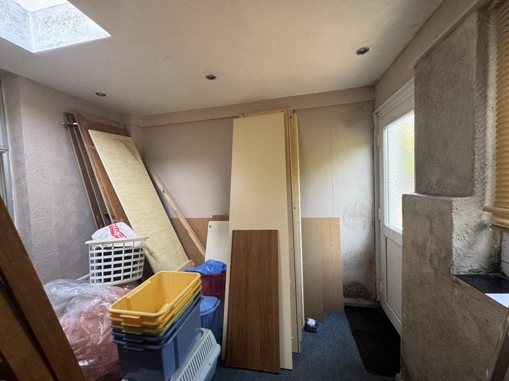 Lot: 93 - GROUND FLOOR FLAT FOR IMPROVEMENT - Dining area